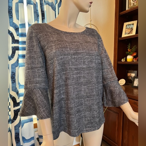 Apt. 9 Gray Plaid Bell Sleeve Top Size Large - Picture 2 of 9